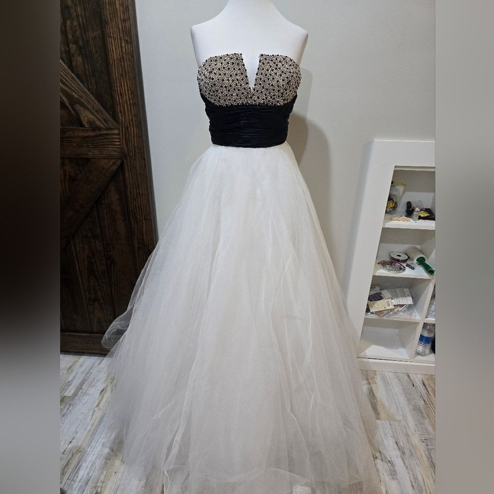 Jovani White And Black Rhinestone Bodice Strapless Ballgown Size 4